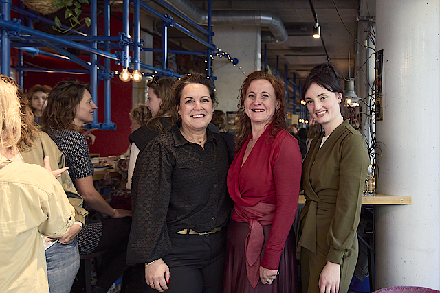 Vrouwen om op te Bouwen: de kracht van de zachte kant