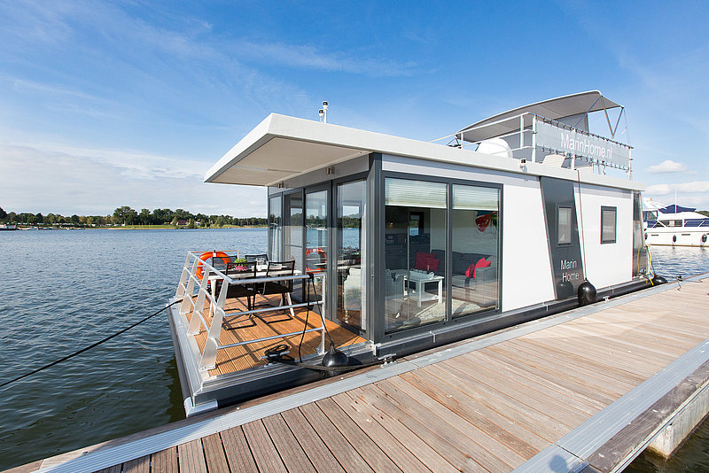 Buy houseboat 