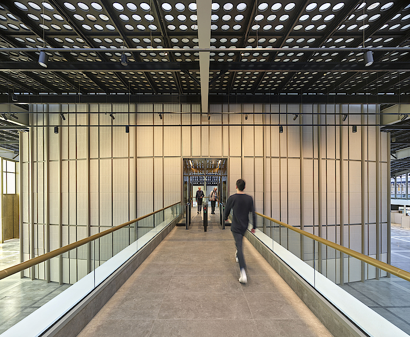 <span style="color:#d90b05">Maatwerkinterieur</span><br /> Rotterdams rijksmonument WTC Rotterdam