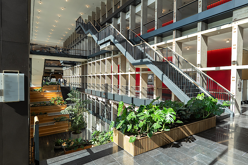 <span style="color:#c00000">Sustainable craftsmanship </span><br /> with social impact De Nederlandsche Bank, Amsterdam